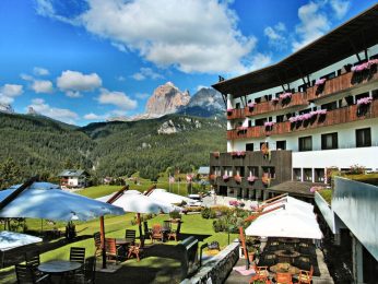 Hotel Mirage Cortina